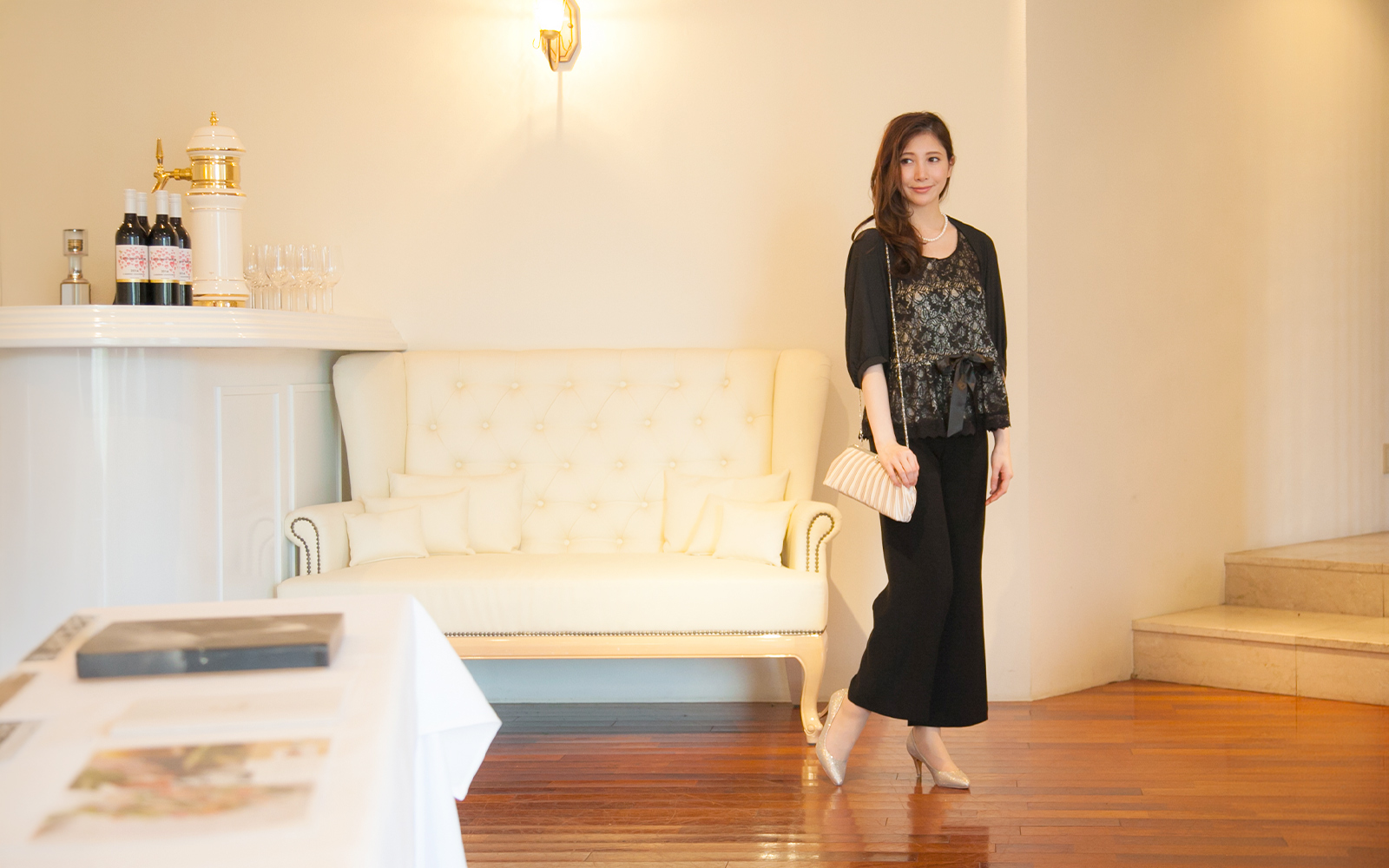 ボレロとミモレ丈ドレスを合わせた略礼装スタイル
